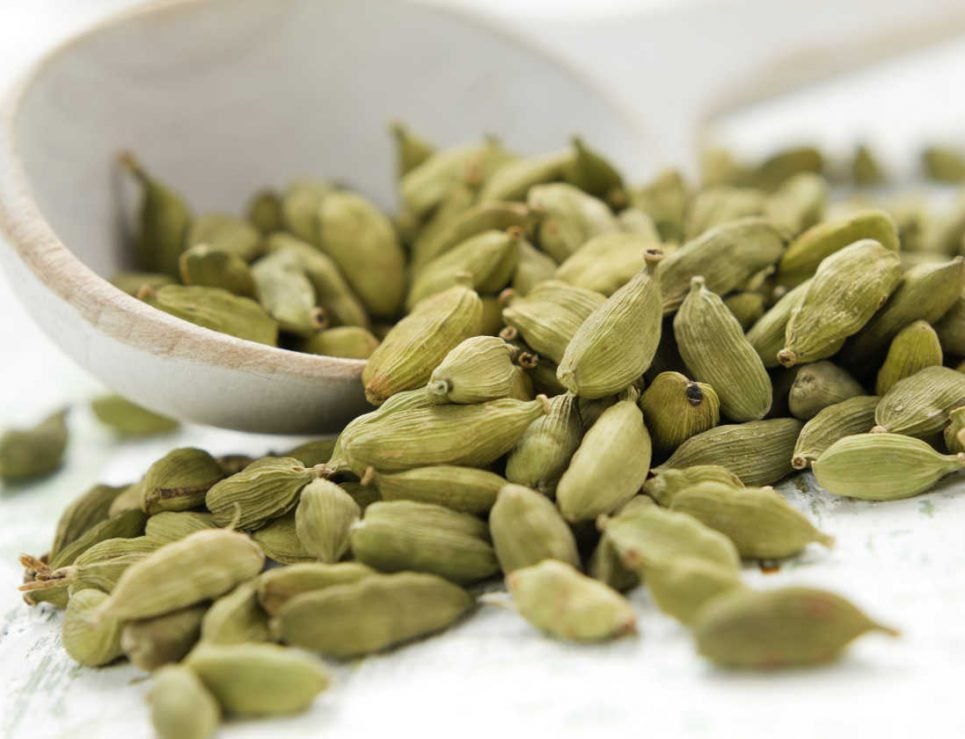 cardamomo beneficios y contraindicaciones